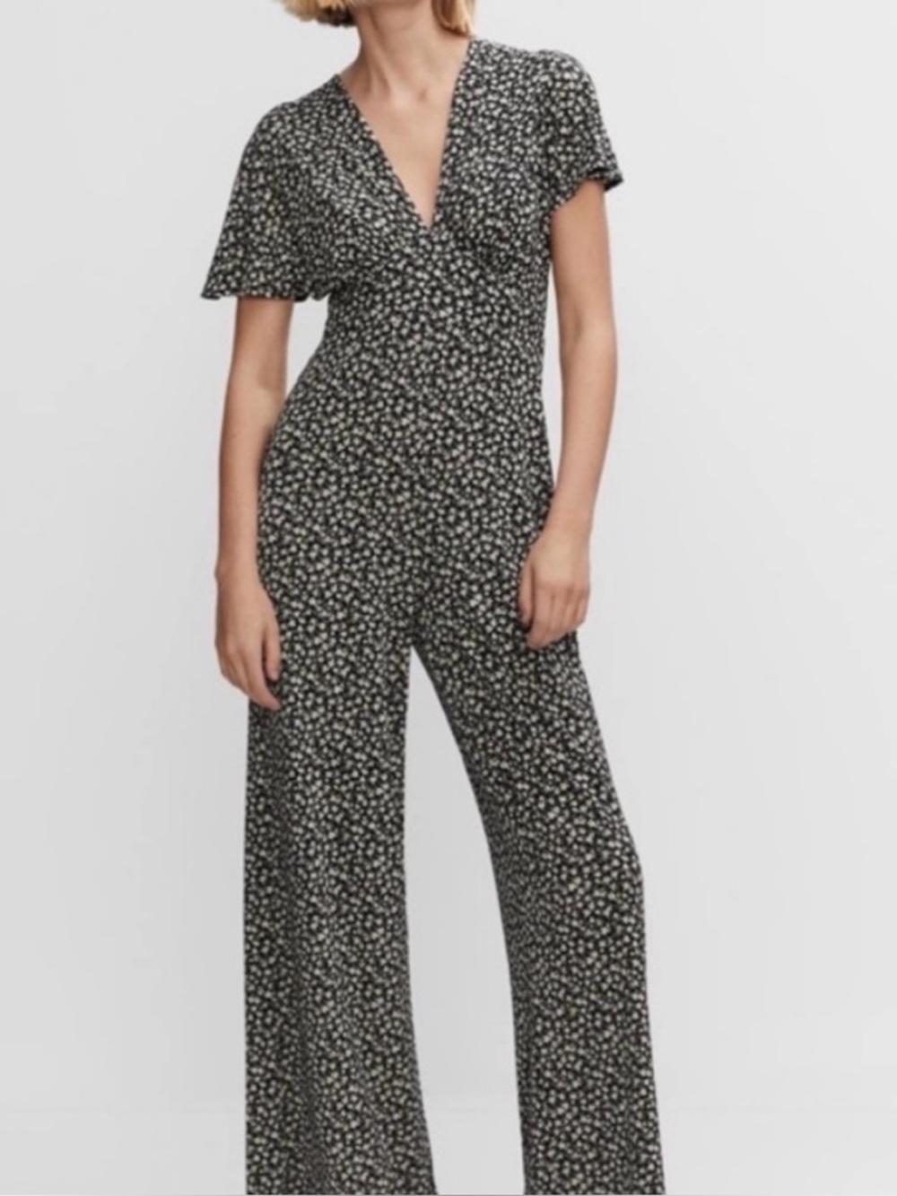 MANGO XS Maxi black and white floral short sleeved v-neck jumpsuit